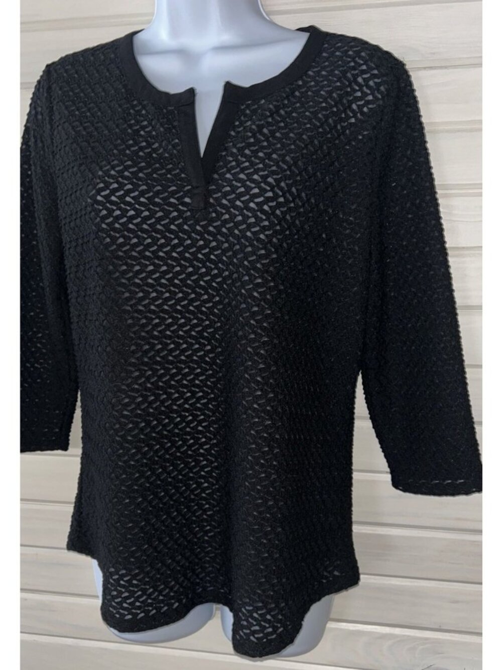 Chicos Easywear Sz 0 (SMALL) Black Mesh Open Knit Split Neck Tunic Top EUC